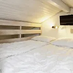 4 Person In Aeroskobing-by Traum *
